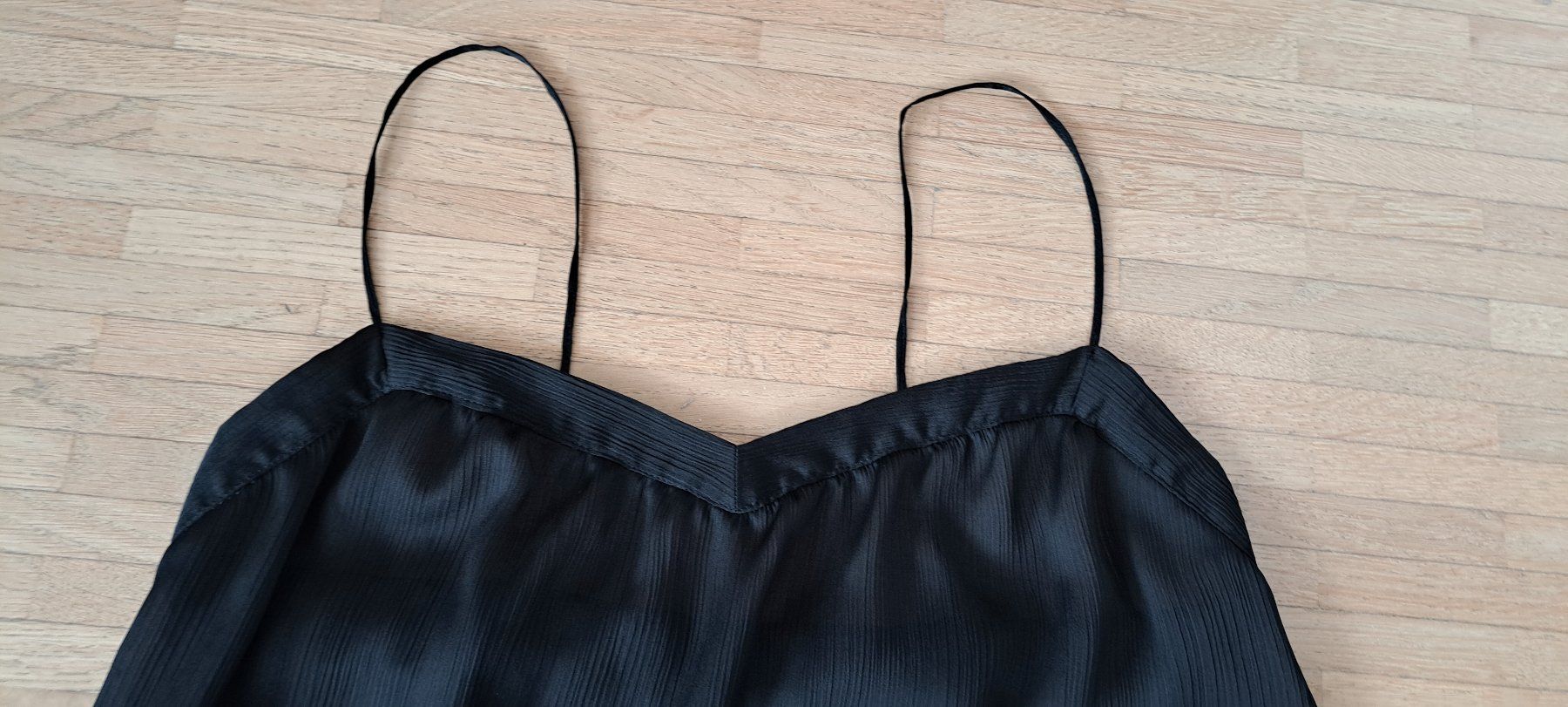Tops: Chic caraco à fines bretelles – Neu (gemäss Beschreibung) aus Le Mont-sur-Lausanne von olatiu 1