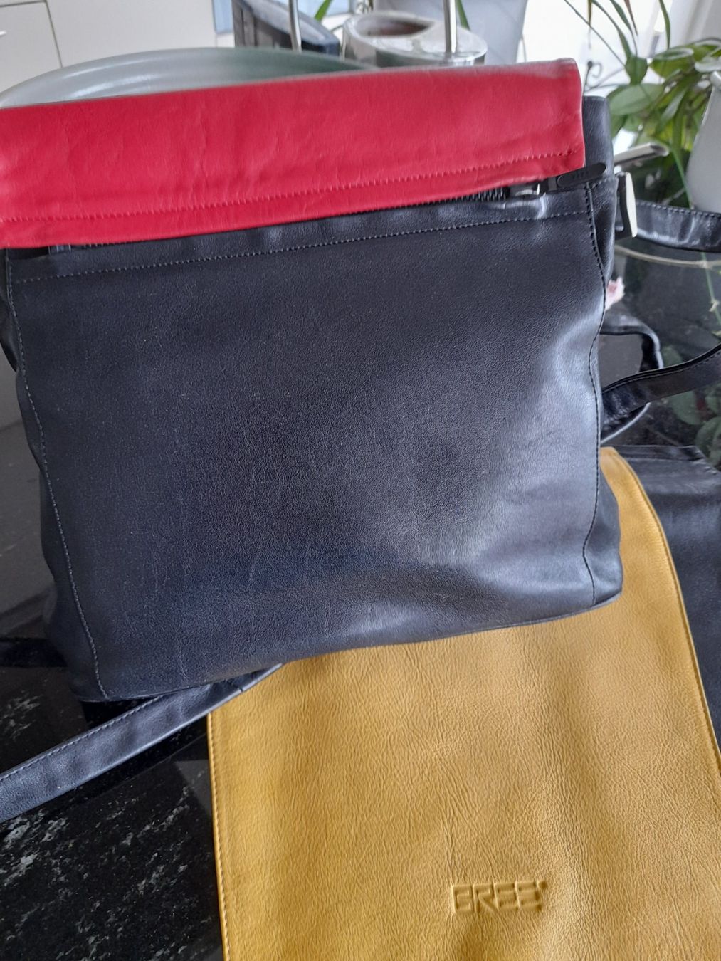 Bree Borse da donna: BREE Ledertasche Damen, schwarz, rot, gelb – Usato da Männedorf venduto da Igel24 4