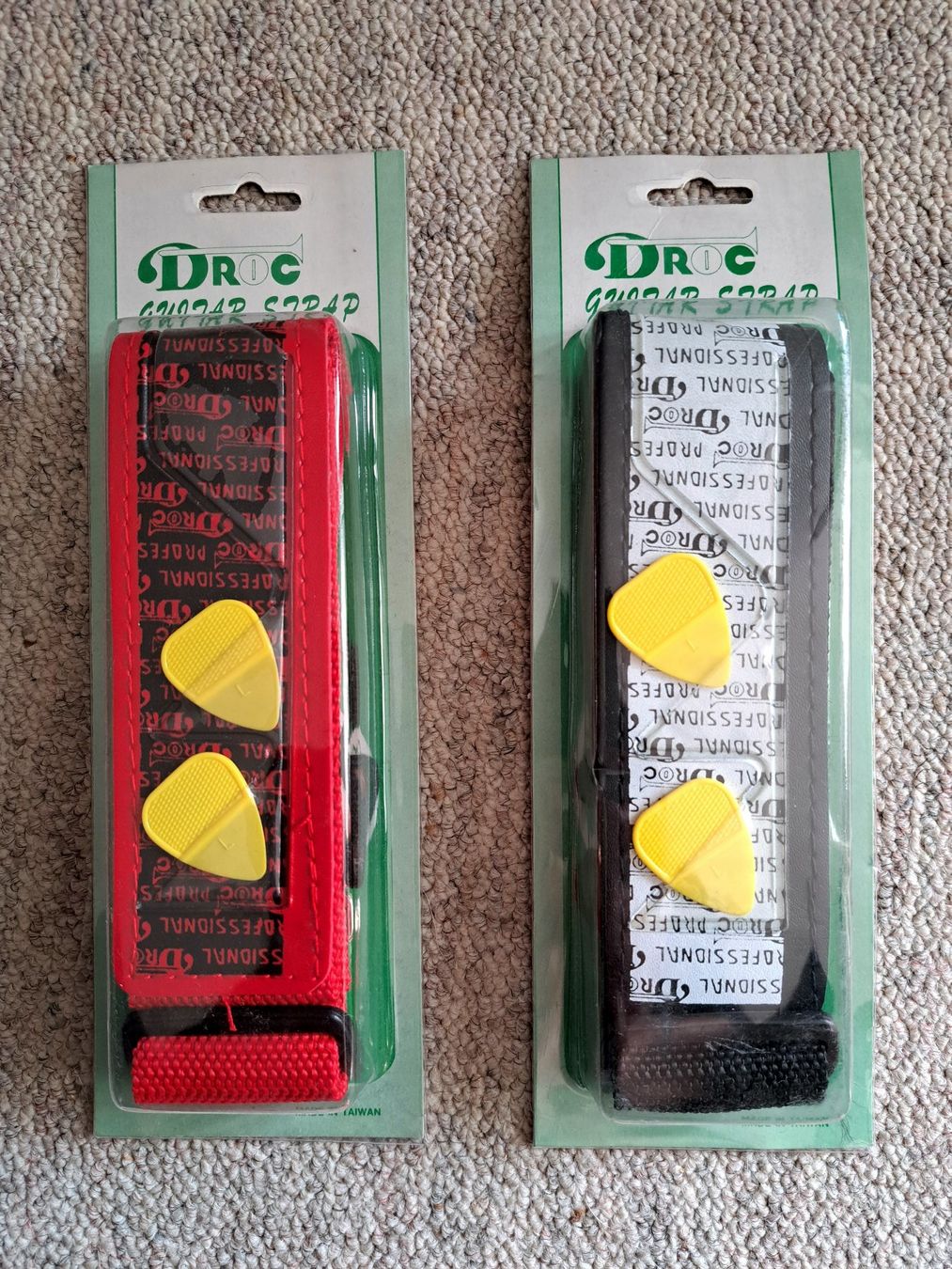 Strumenti musicali: GITARRENGURT -  mit 2 Plektren - Neu - Liquidation – Nuovo e nell'imballaggio originale da Grenchen venduto da Yamahwildstar16