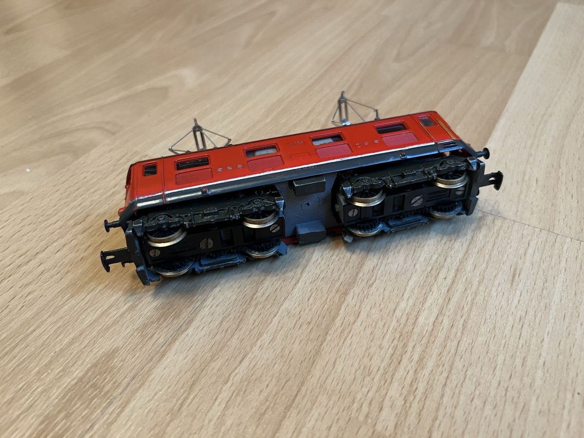 Kleinbahn Modellini di ferrovie: Kleinbahn Lokomotive SBB rot – Usato da Gisikon venduto da ram_78bx 5