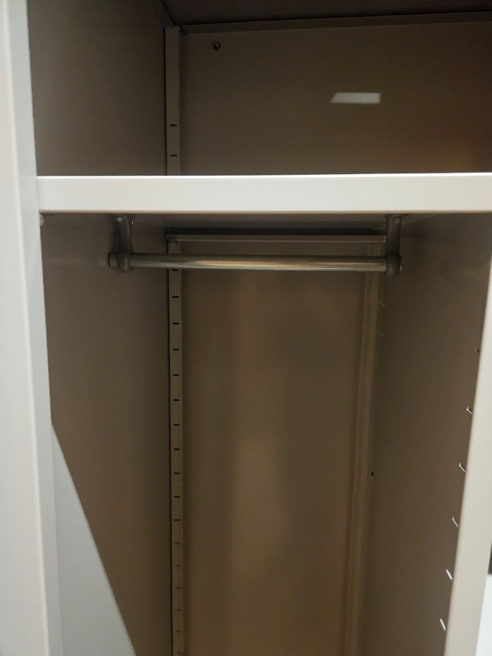 Armadi: Robuster Metallschrank / Garderobenschrank – Usato da Rüti ZH venduto da looren94 4