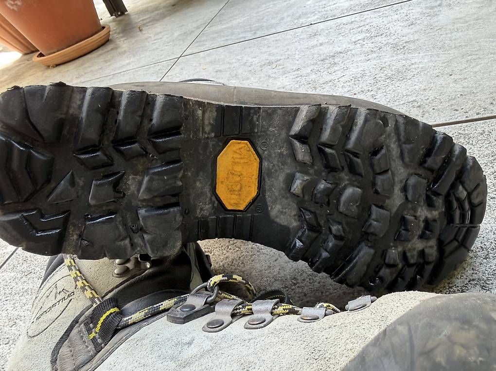 Scarpe da uomo: Bergschuhe leicht gebraucht – Usato da Herrenschwanden venduto da pet_7vwf 1