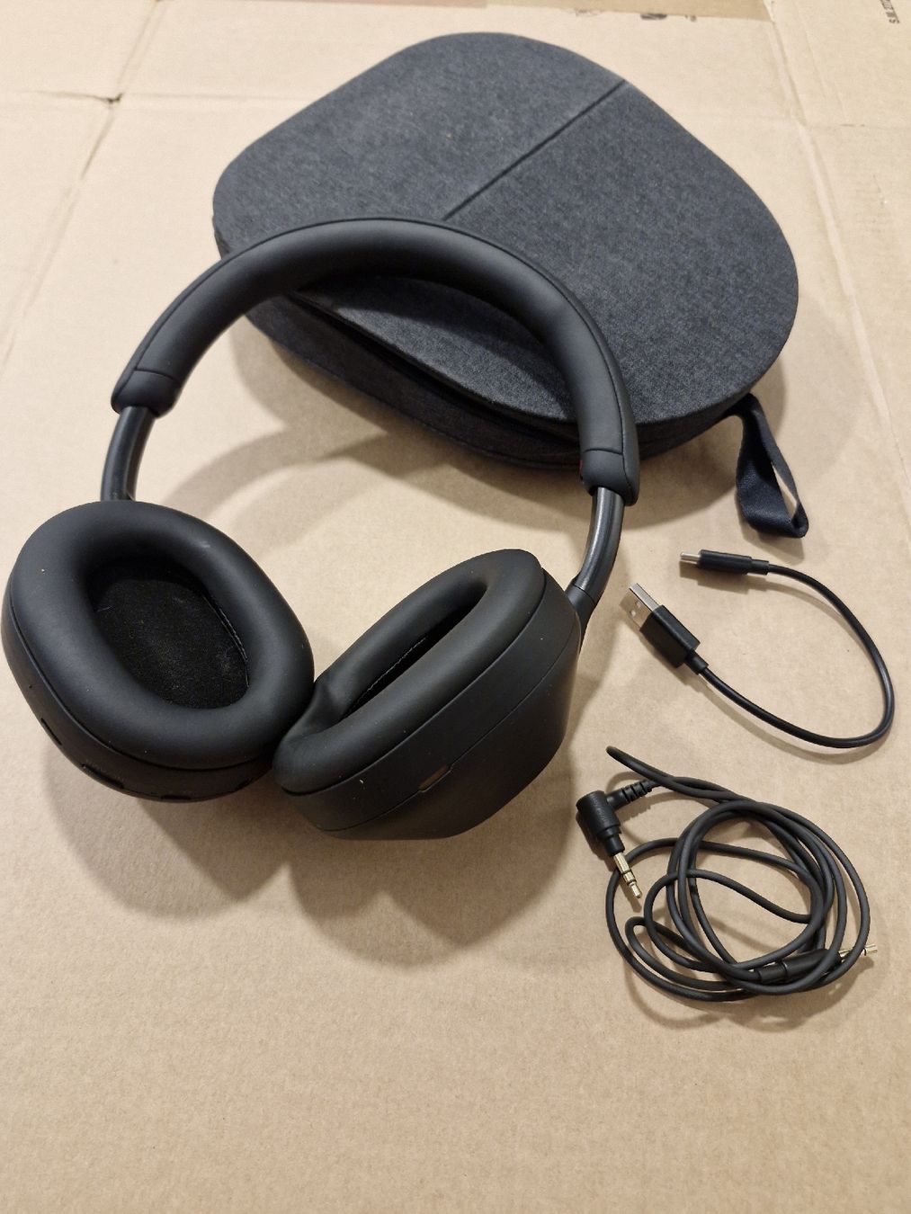 Sony Cuffie: SONY WH-1000XM5 – Usato da Hölstein venduto da Gian-Marco___