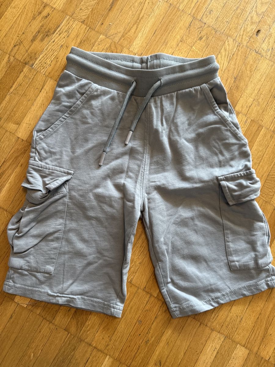 Pantaloni: Coole Shorts Gr. 122/128 – Usato da Glattpark(Opfikon) venduto da cherrytomate 3