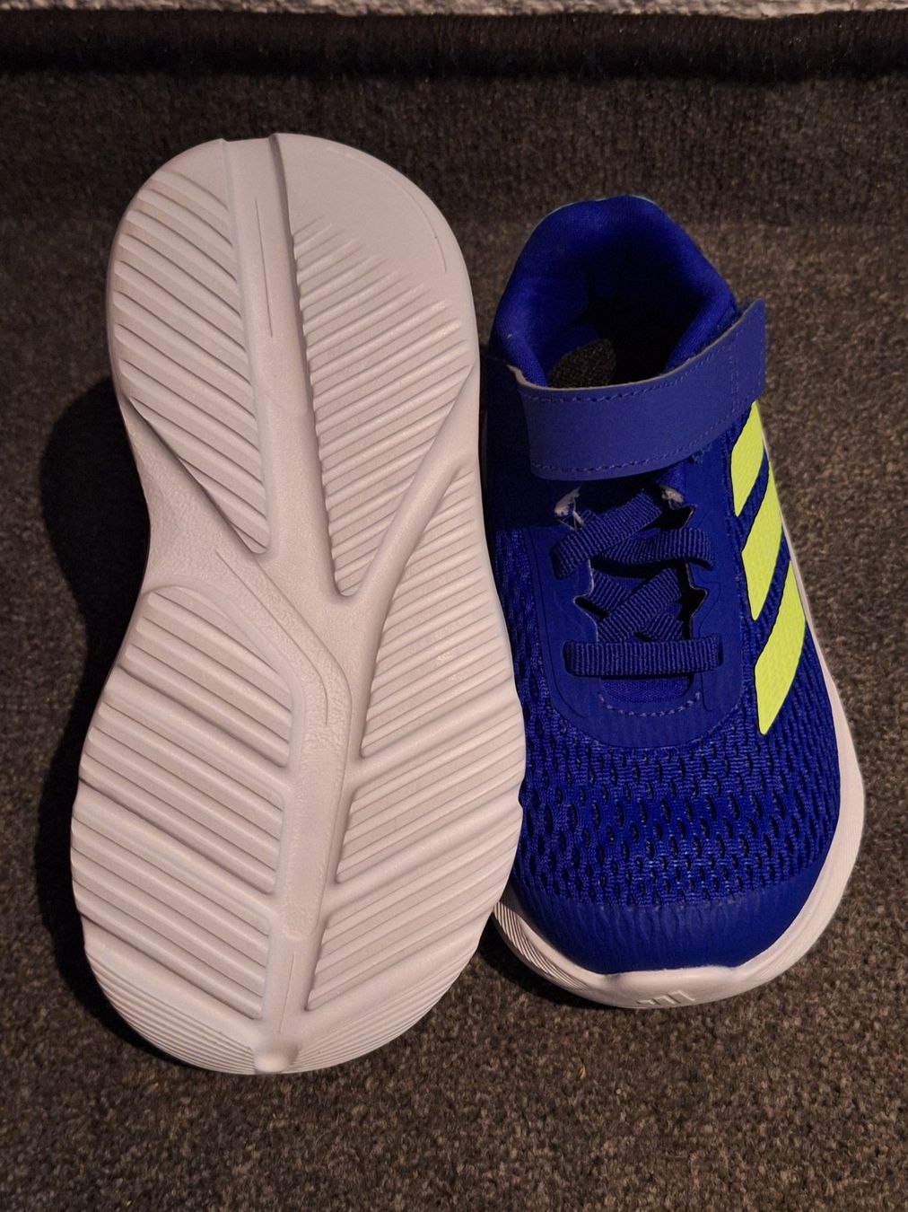 Adidas Scarpe per ragazzi: Turnschuhe Adidas Grösse 24 NEU – Nuovo (secondo la descrizione) da Wilderswil venduto da lara0812 1