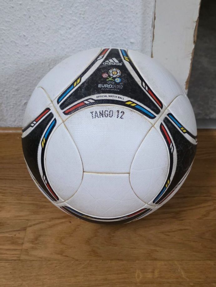 Adidas Palloni: Adidas Tango 12, Matchball EURO 2012, EM – Difettoso da Bern venduto da KavIndustries