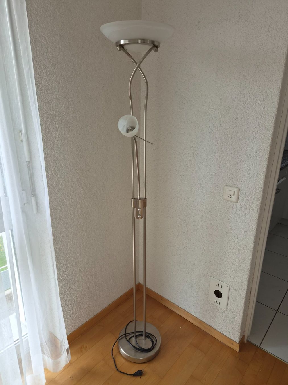 Lampen: Stehlampe mit Leselampe – Gebraucht aus Kloten von soat
