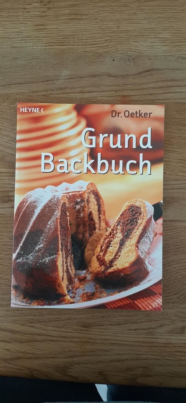 Livres: Grundbackbuch Dr. Oetker – D'occasion à Affoltern am Albis par Sabinezc