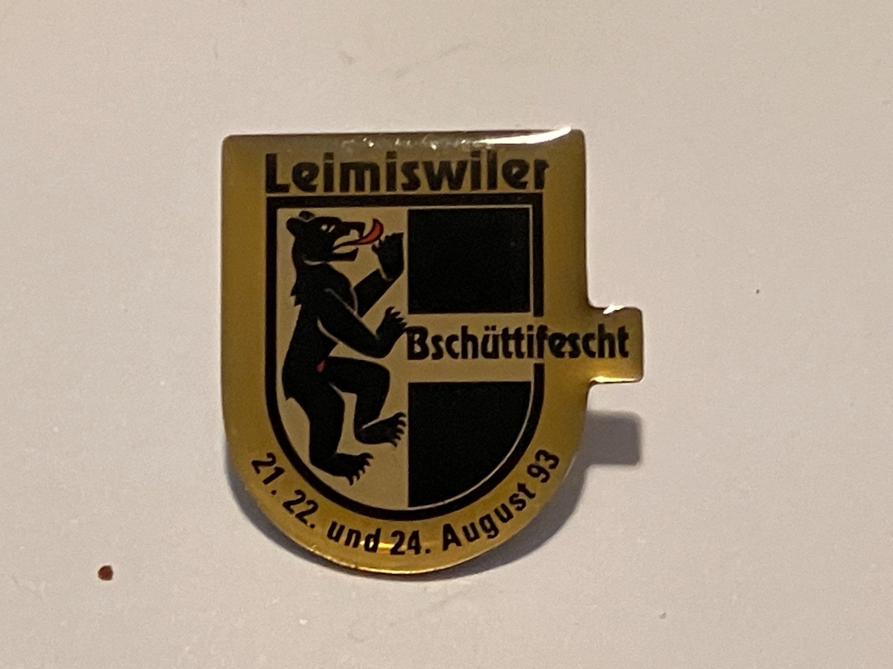 Placchette & Badge: 1 Pin Leimiswiler Bschüttifescht – Usato da Basel venduto da djwwpp