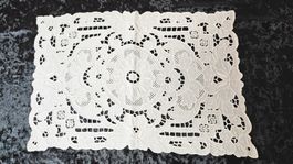 Wunderschönes Spitzendeckeli, neuwertig, Weiss 42x28 cm