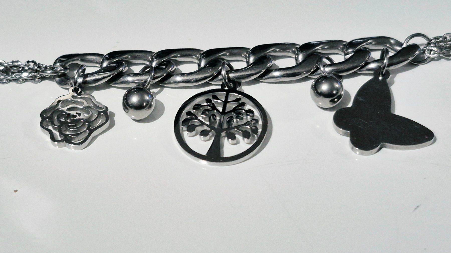 Bracciali & Braccialetti: Bracciale con ciondoli albero e farfalla – Usato da Giubiasco venduto da Stefaniav 4