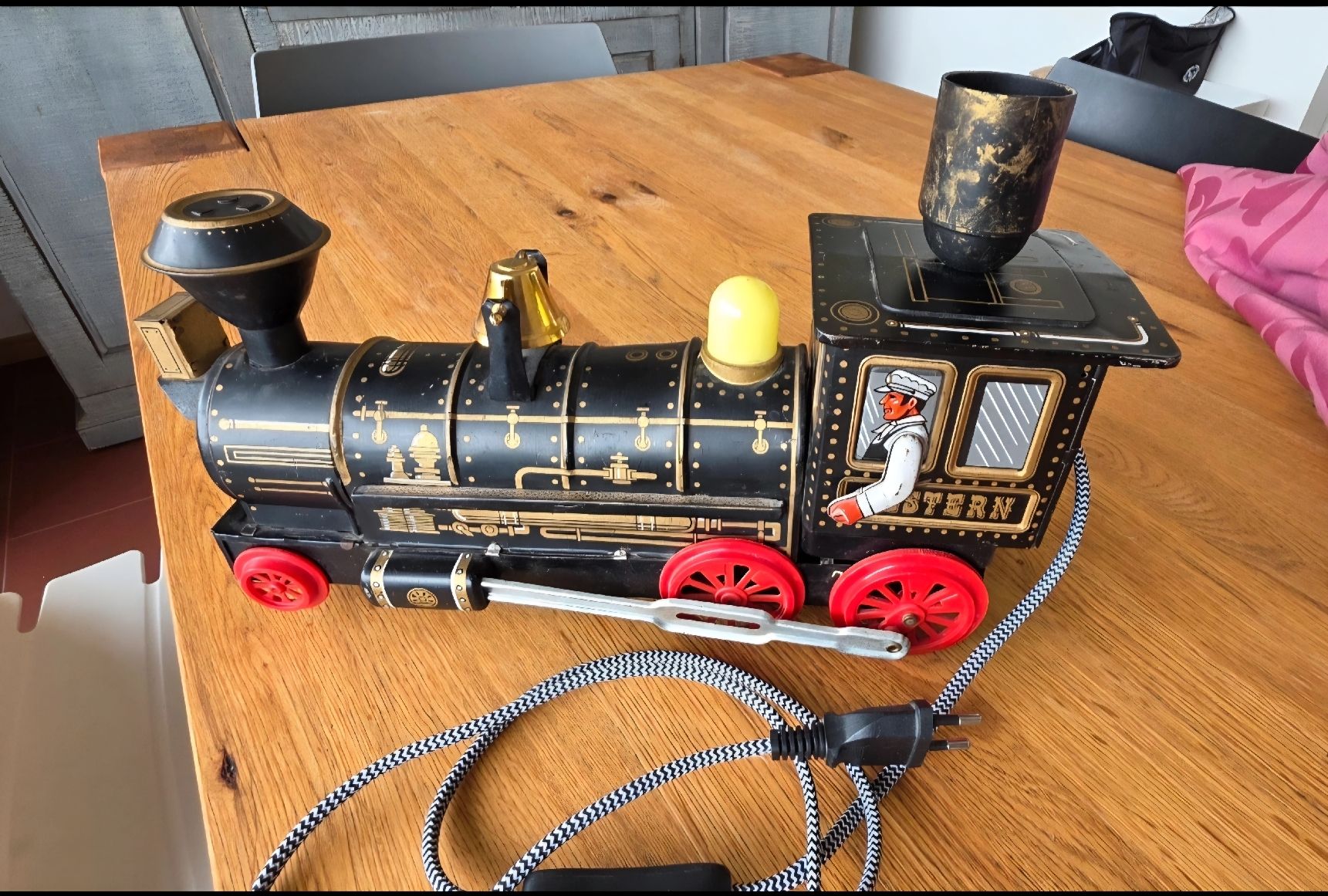 Lampade: Lampe d'appoint ancien train années 80 – Nuovo (secondo la descrizione) da Vessy venduto da eli_c569