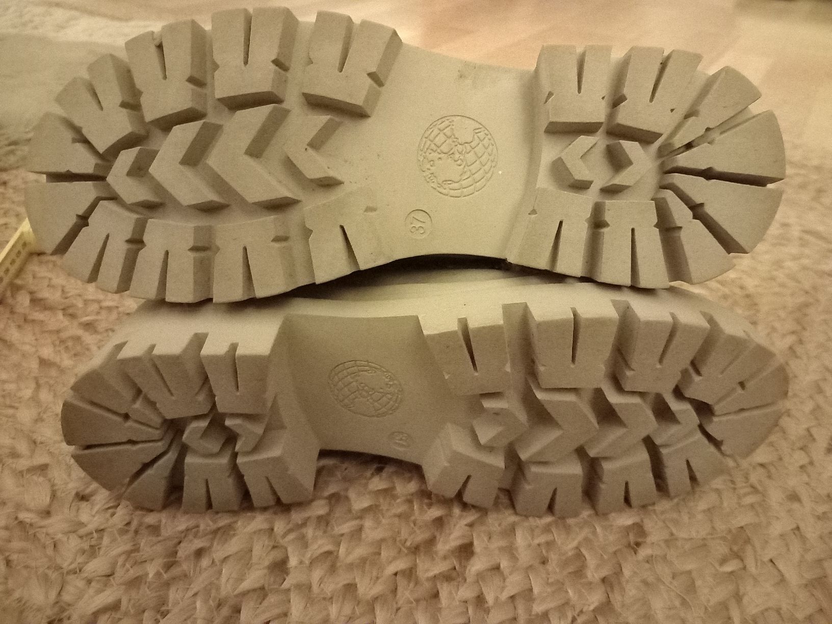 Scarpe da uomo: Stiefeletten OXMOX, 37, beige – Usato da Wanzwil venduto da lonelybeachhouse 1
