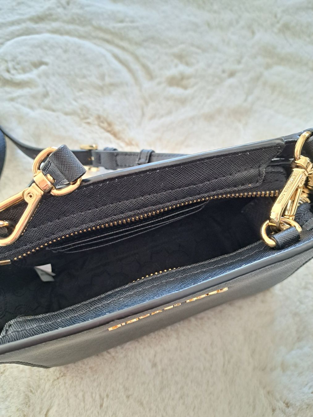 Michael Kors Taschen für Damen: Michael Kors Handtasche, Schwarz, neuwertig – Gebraucht aus Männedorf von ste_9lfs 3