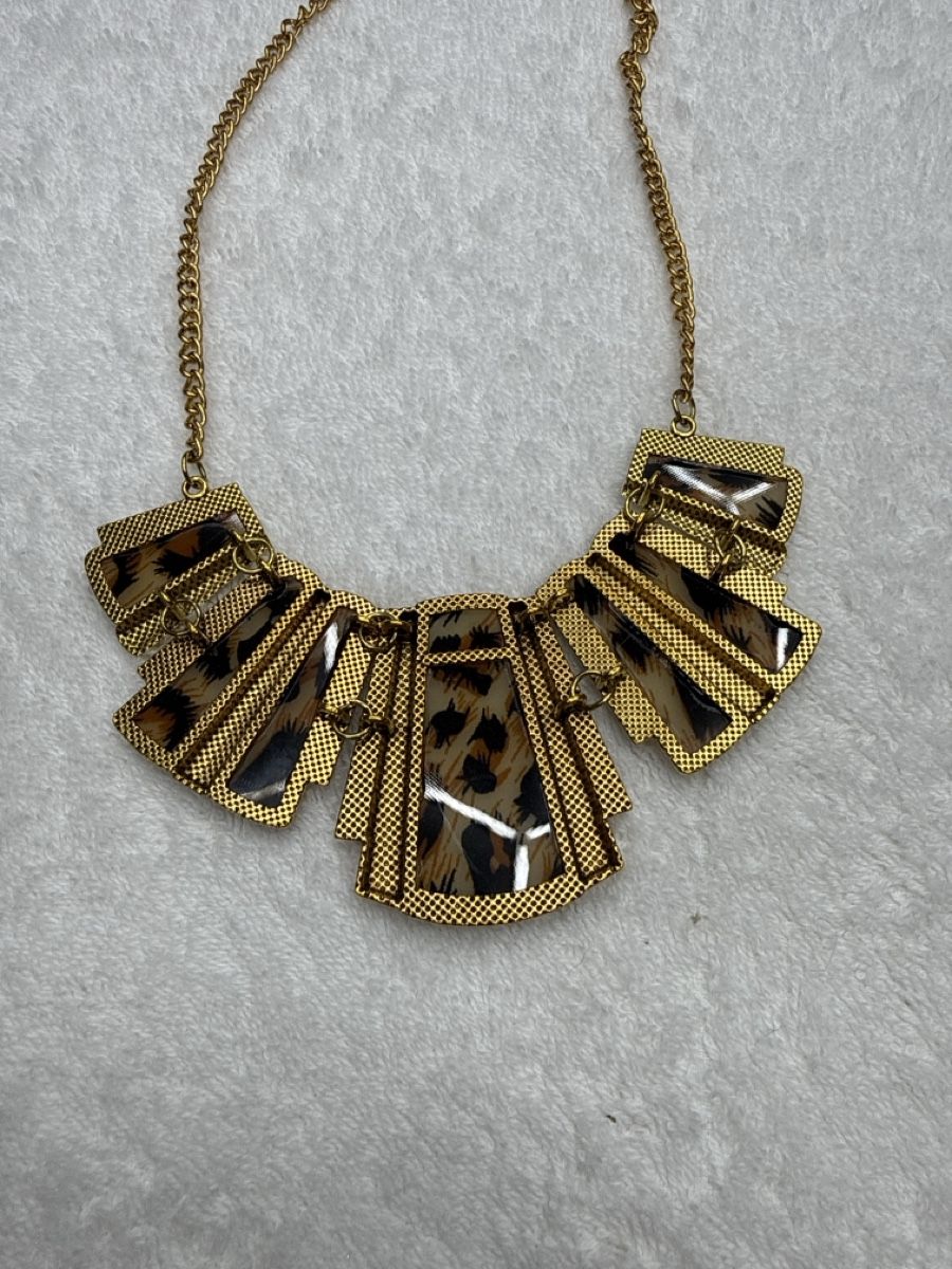 Altri gioielli: Collier et boucles d'oreilles imprimé léopard neuf – Nuovo e nell'imballaggio originale da Chenens venduto da anasantos90 5