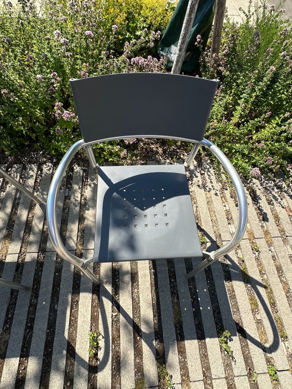 Stühle: 4 Gartenstühle Breeze mit Metalltisch – Gebraucht aus Wettingen von fun4bike_now 4