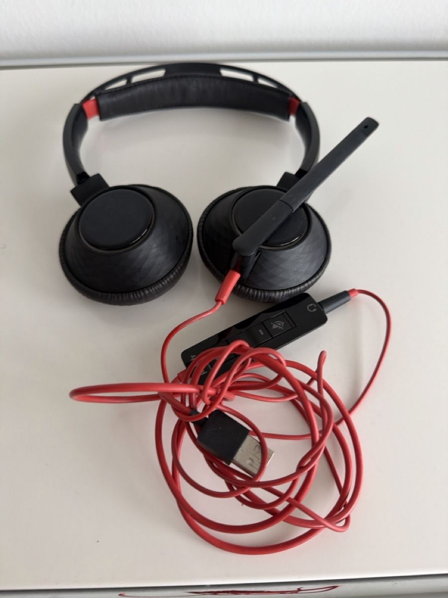 Casques audio: Headset mit Mikrofon rot USB gebraucht – Neuf (Voir description) à Biel/Bienne par RO19 2