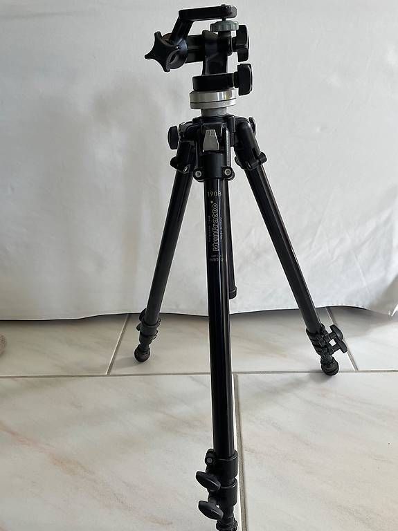 Stative & Köpfe: Manfrotto Modell 190B – Gebraucht aus Weiach von Jippiich