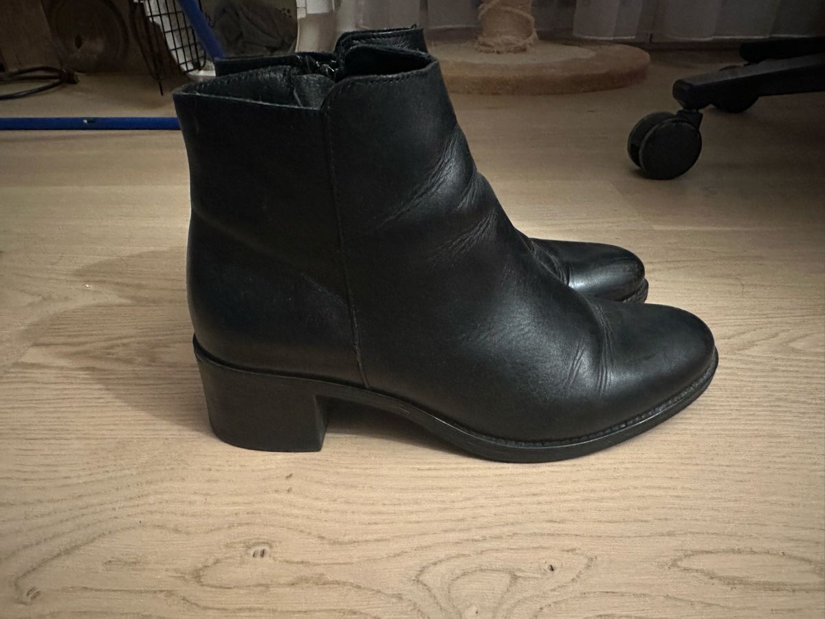 André Scarpe da donna: Bottines noires André – Usato da Lausanne venduto da Liinoa 1