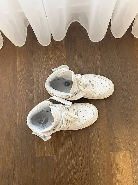 Chaussures femmes: Nike Schuhe Grösse 37,5 – D'occasion à Bettlach par Swiss-2016 2