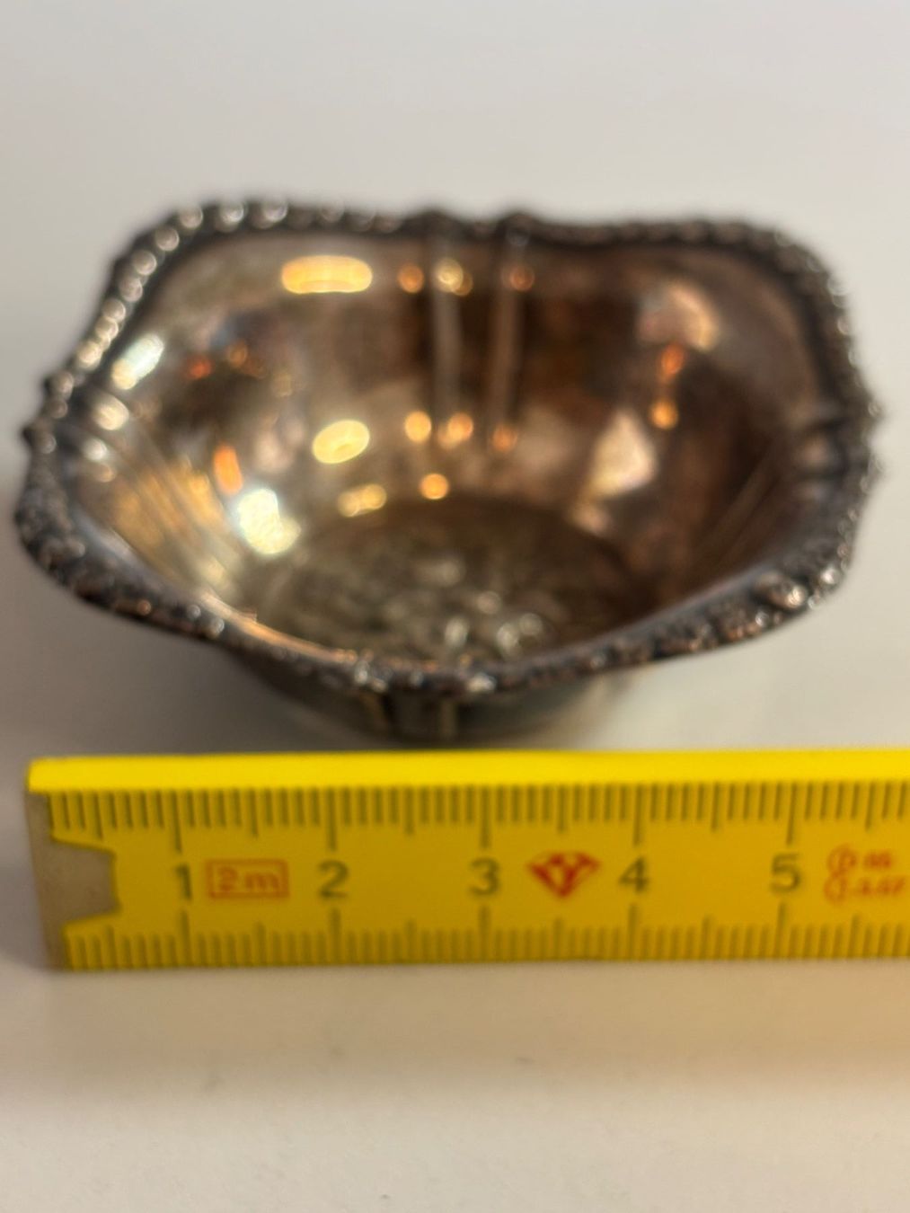 Ciotole: Kleine Schale mit Blumenmuster, Silber 830, ca. 19 gr. – Usato da Plasselb venduto da Mike760 2