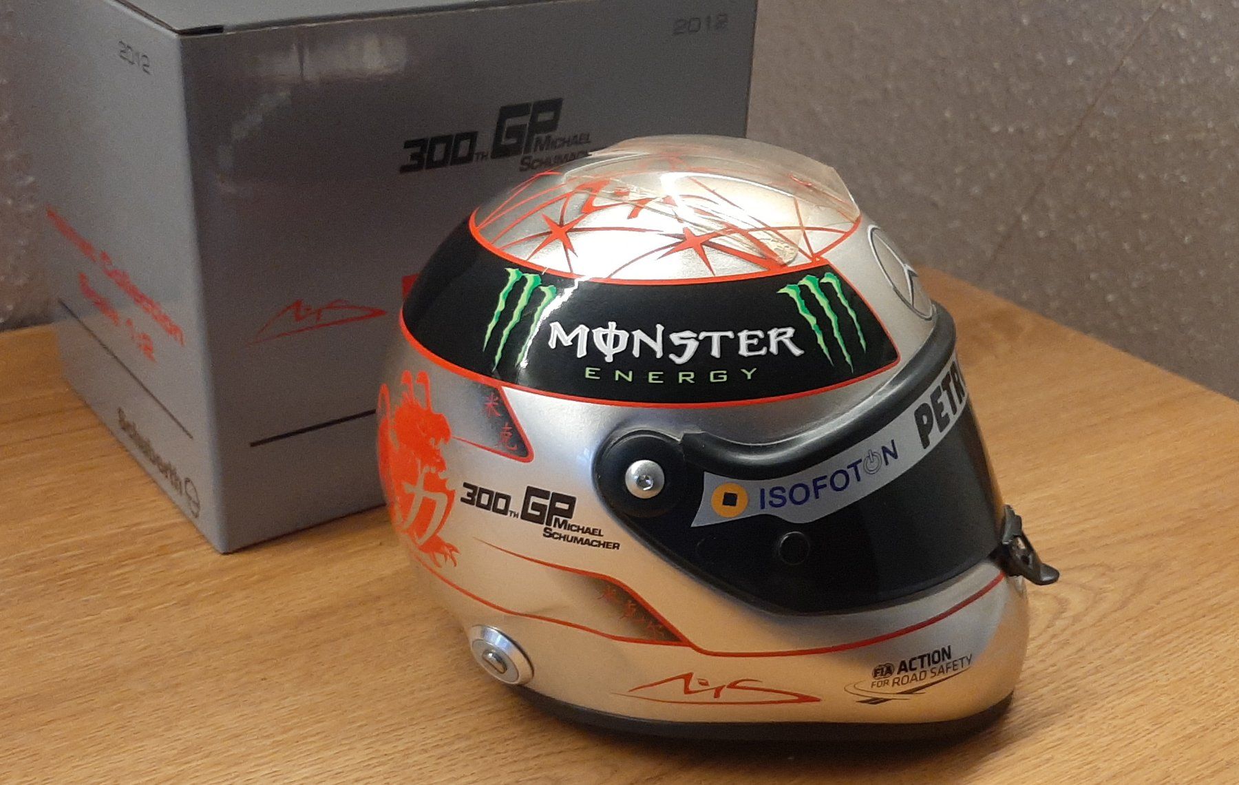 Mercedes-Benz Modellini d'auto: Michael Schumacher Platin F1 Helm 2012 Schuberth 1:2 – Usato da Rebstein venduto da Type25 2