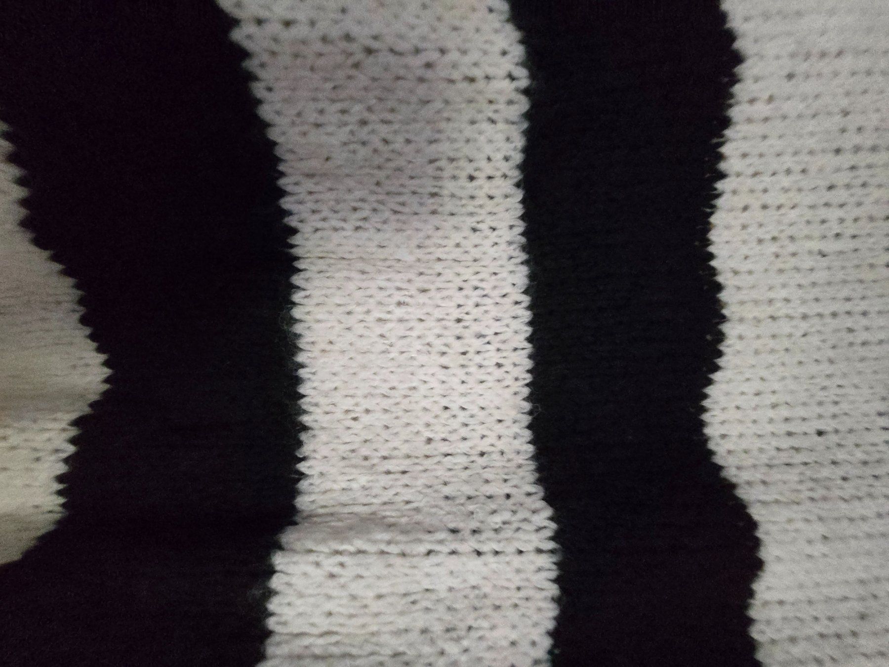 Maglioni & Felpe: Oversize Strickpullover gestreift Schwarz-Creme – Nuovo (secondo la descrizione) da Winterthur venduto da Winnia 1