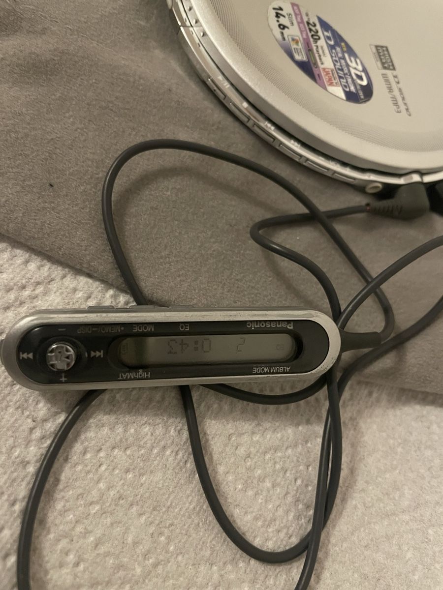 Panasonic Lettore multimediale portatile: Panasonic SLCT820 persönlicher CD-Player – Usato da Zürich venduto da beli_30 2
