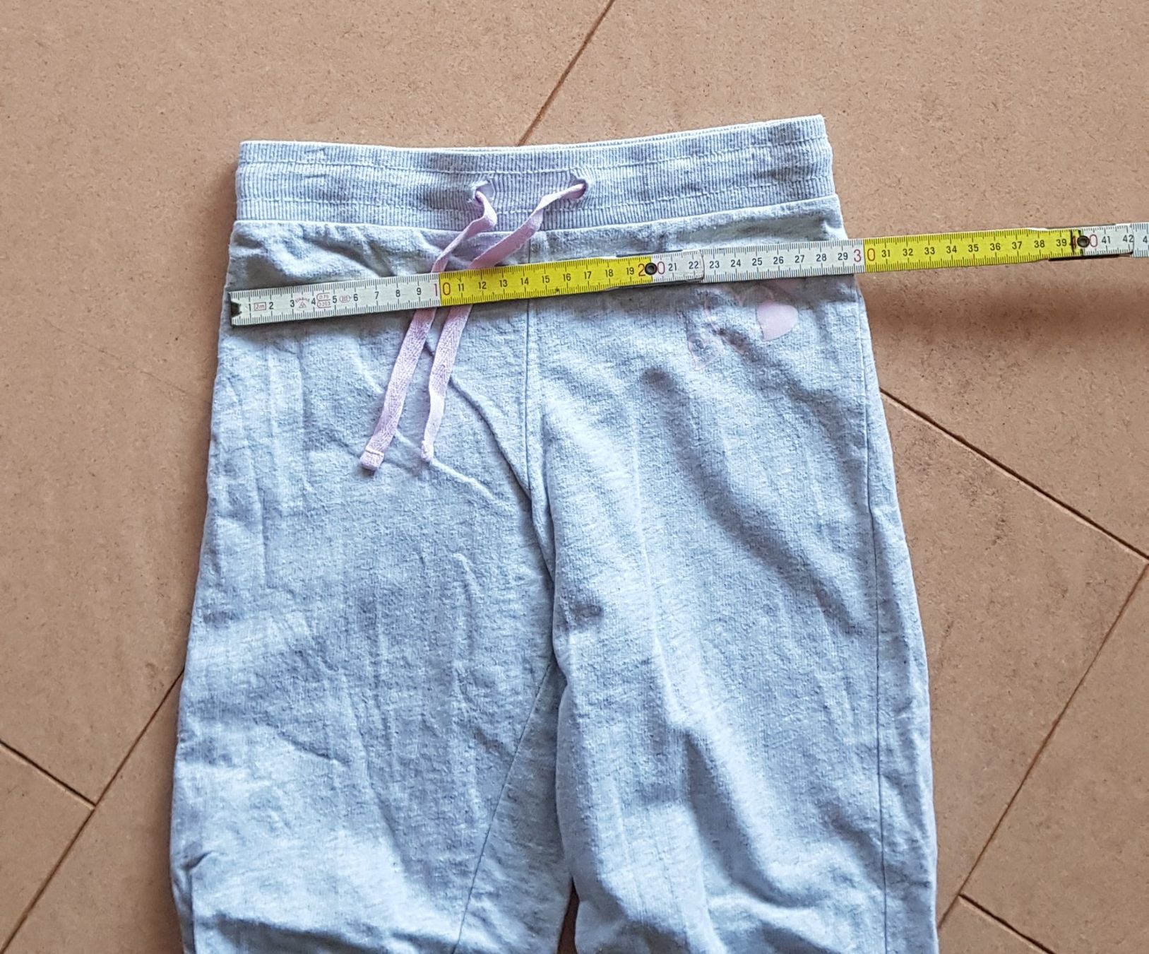 Hosen: Trainer-/Jogginghose 122/128 von Kids – Gebraucht aus Thun von lede 1