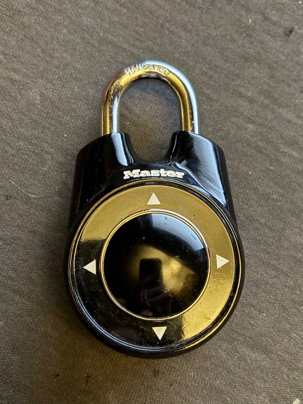 Lucchetti: Cadenas directionnel Master Lock – Usato da Mont-sur-Lausanne venduto da Slushymana