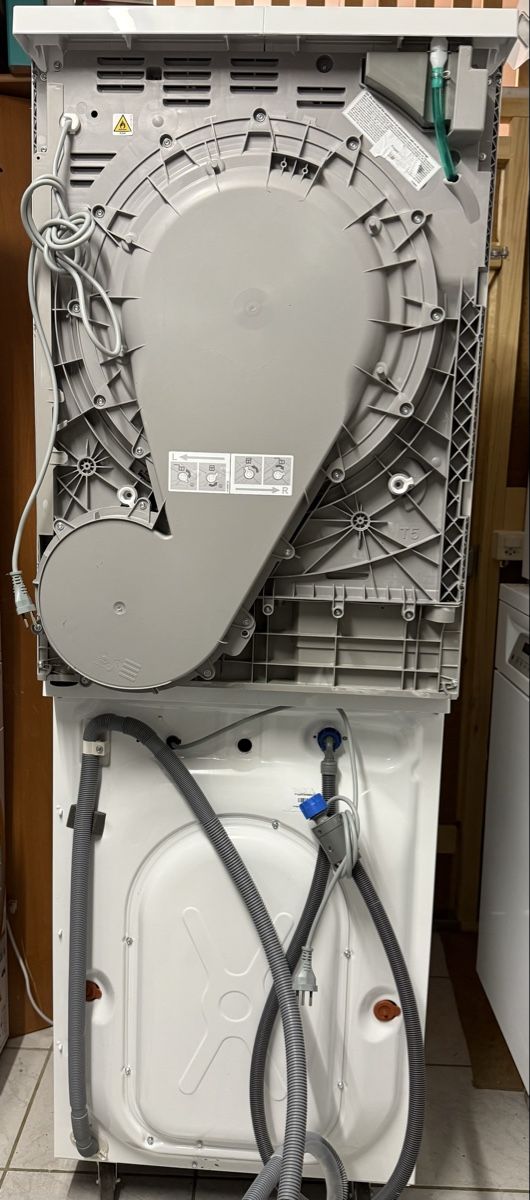 Fust Lavatrici: FUST Waschturm 8Kg A+++   Bj: 2024 – Nuovo (secondo la descrizione) da Kilchberg ZH venduto da Rei_9 9