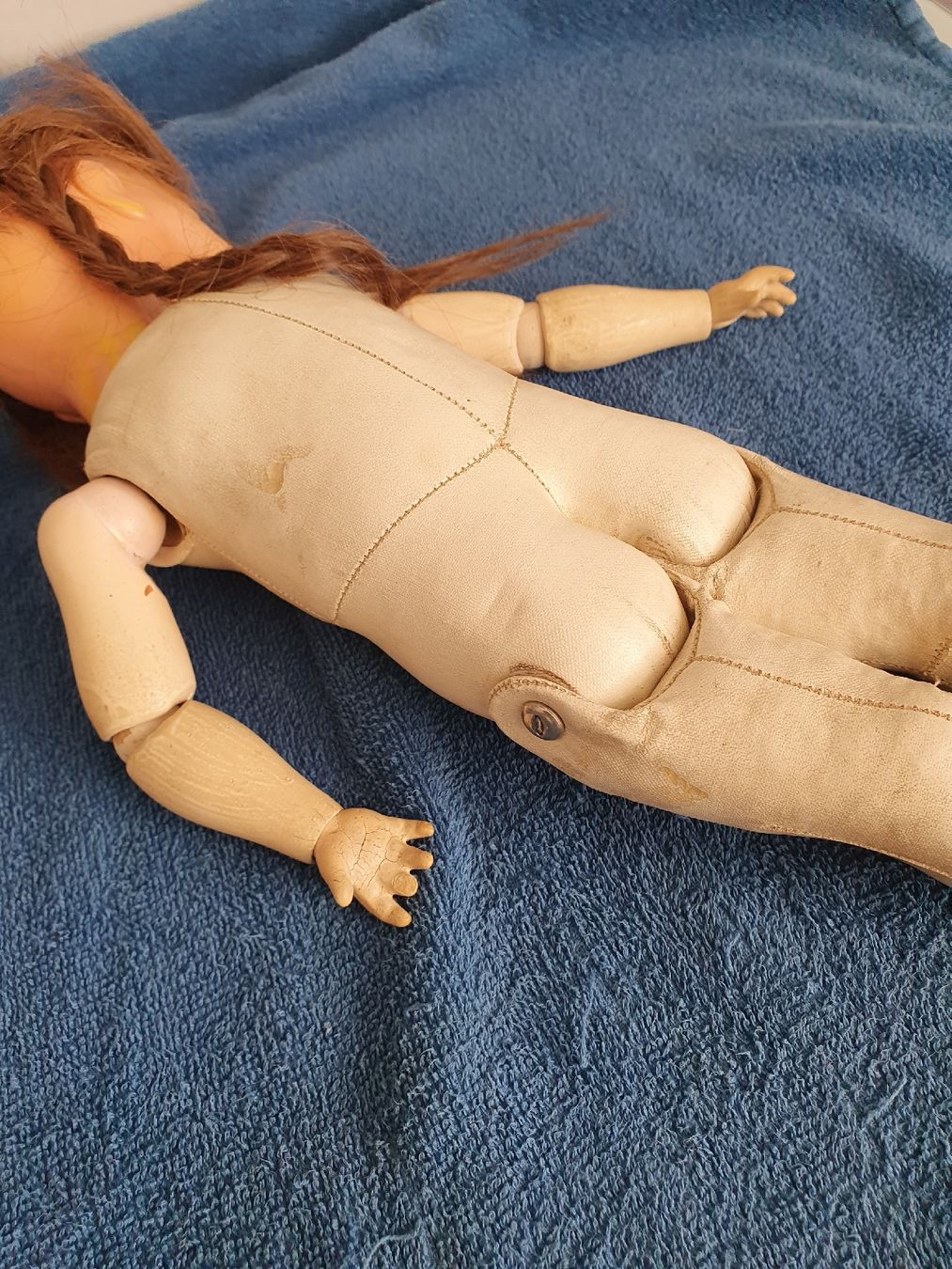 Puppen: Antike Puppe mit Lederkörper und Holzarmen – Gebraucht aus WUERENLOS von Eeric 4