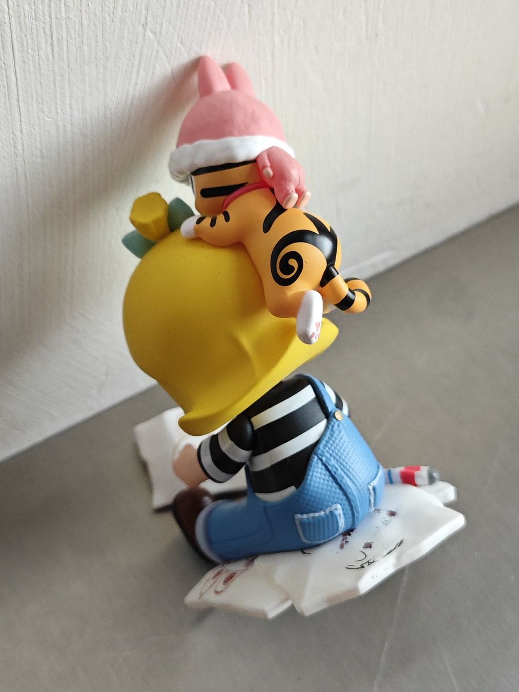 Pop Mart Statuette: Pop Mart Finding Mokoko Painter's Help Figur – Usato da Mellingen venduto da Krishi 3