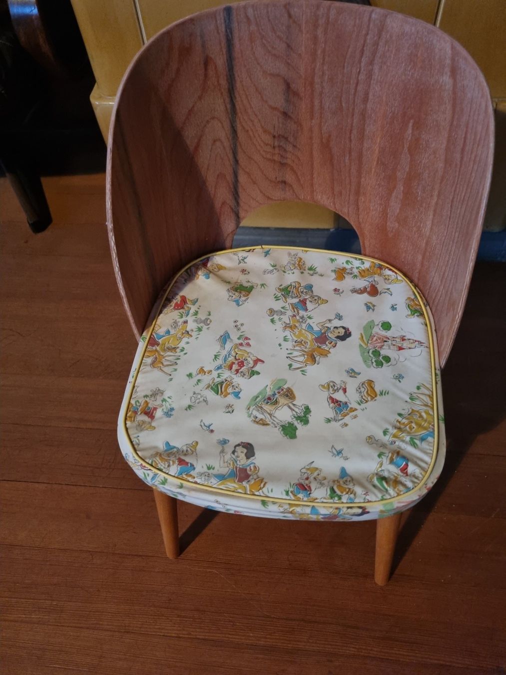 Sedie: Kinderstuhl vintage Schneewittchen – Usato da Bern venduto da llewellyn1ne 4