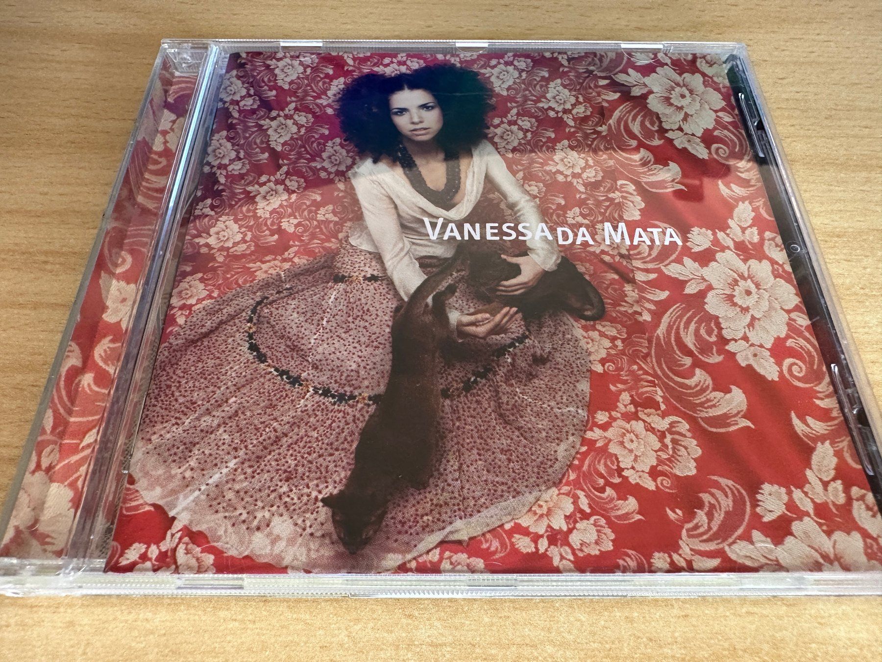 CD: Vanessa Da Mata – Essa Boneca Tem Manual – Usato da Rikon im Tösstal venduto da Alpenmutz