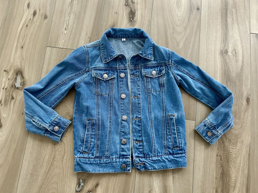 Jacken & Mäntel: Jeansjacke blau, Grösse 134 – Gebraucht aus Laufen von Gwitterchischte