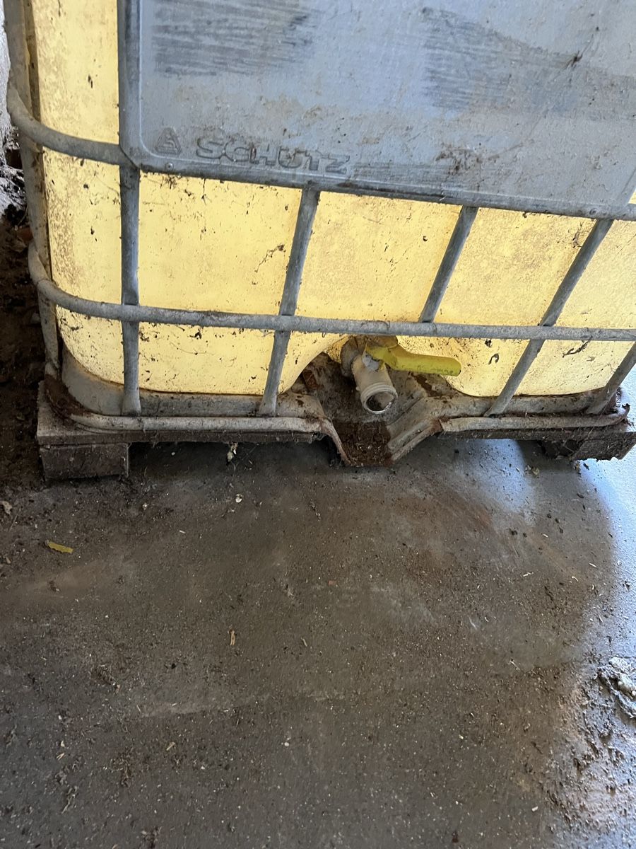 Abreuvoirs & Auges: 4x IBC Container 1000L Wassertank  – D'occasion à Brunnen par Stygi_baab 6