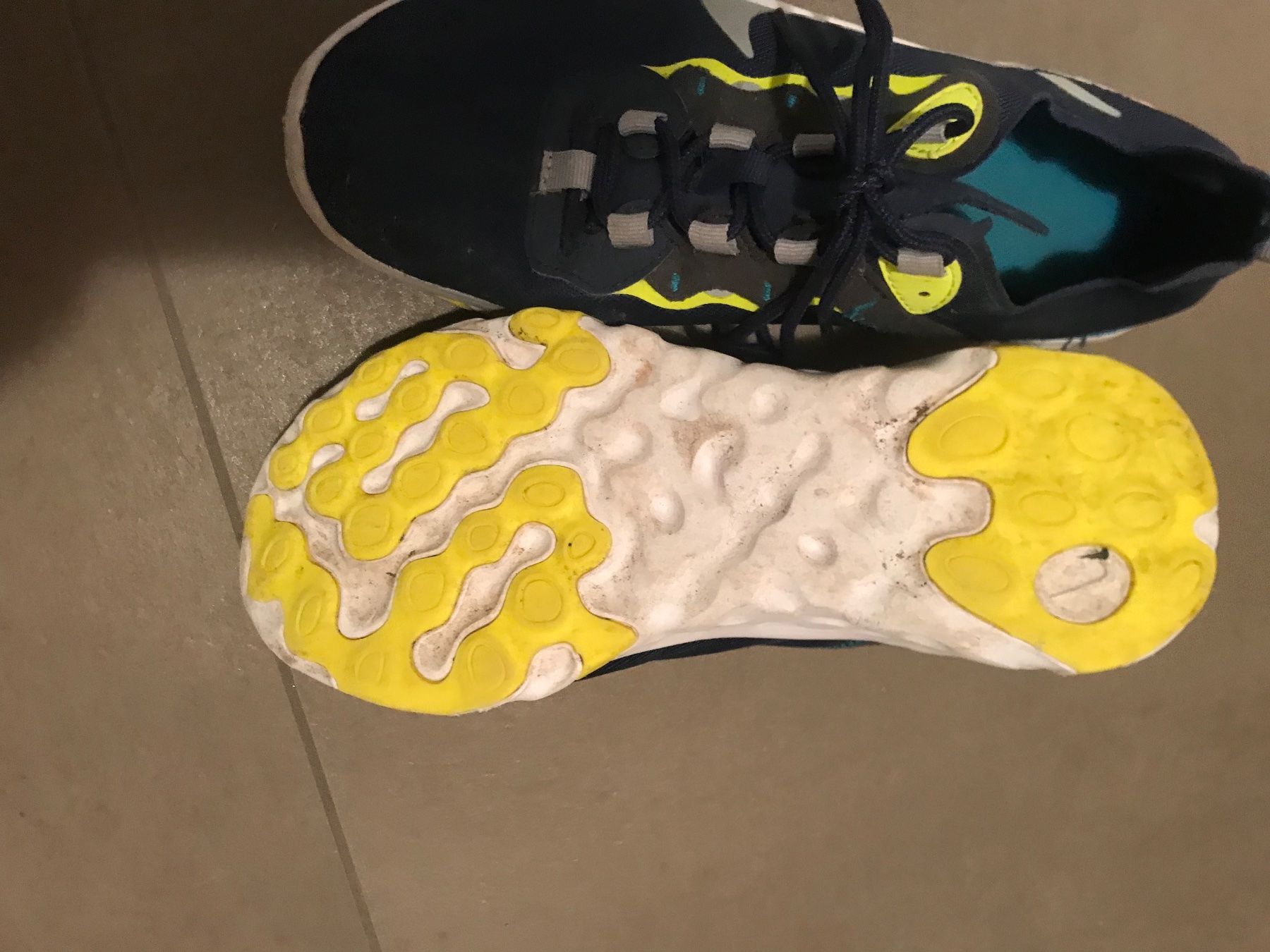 Nike Scarpe per ragazzi: Nike Kinderturnschuh Gr 36.5 – Usato da Wädenswil venduto da popey8820 1