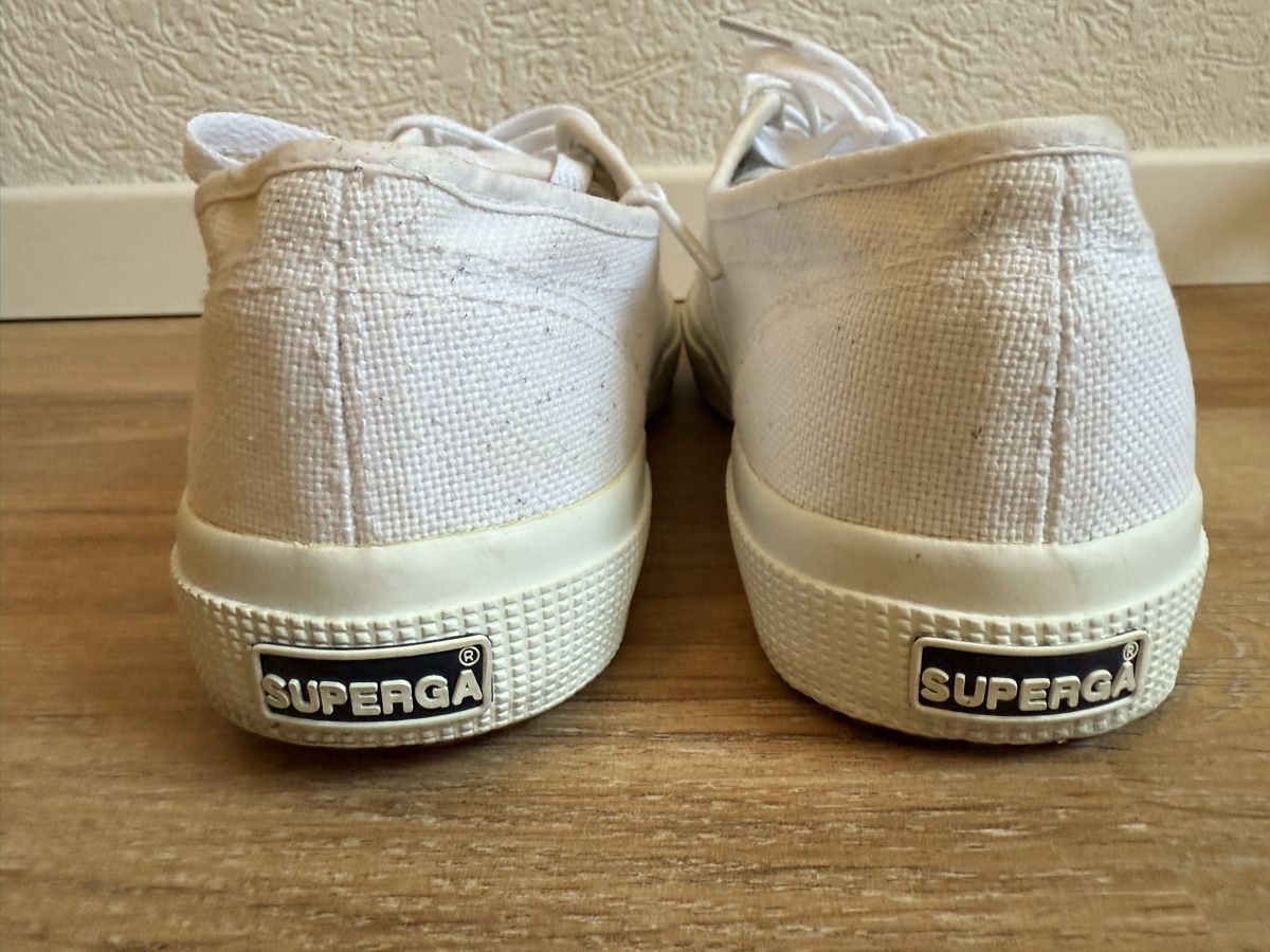 Superga Herrenschuhe: Baskets en toile blanc Superga, p.39 – Gebraucht aus Tavannes von Thriftshop 5