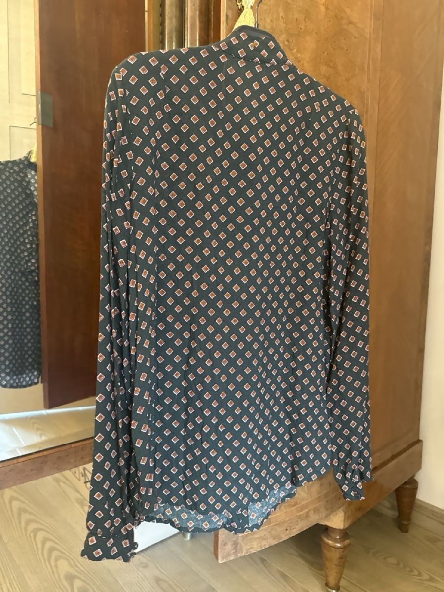 Tommy Hilfiger Blusen: Bluse Tommy Hilfiger mit Schleife Grösse S  – Gebraucht aus Zollikerberg von juneja79 3