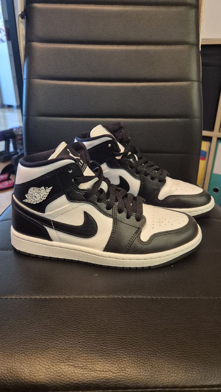 Damenschuhe: Jordan 1 Mid Black White EU 37.5 – Neu (gemäss Beschreibung) aus Luzern von damienglinel