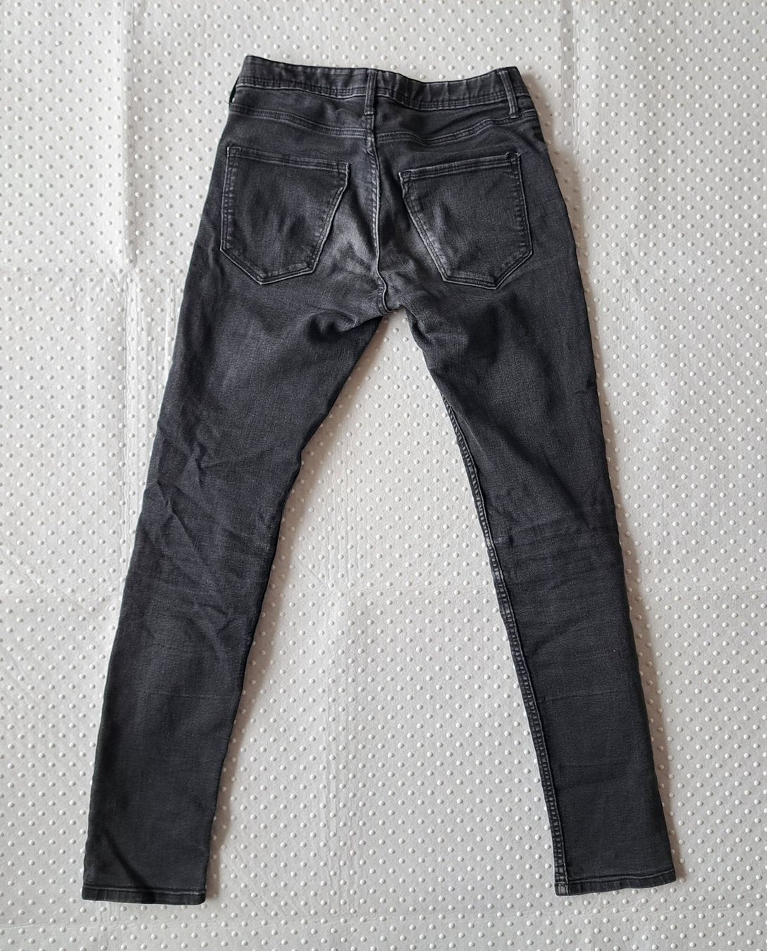 H&M Jeans: Schwarze Skinny Jeans Gr. 152 – Usato da Gysenstein venduto da joshuas81 2