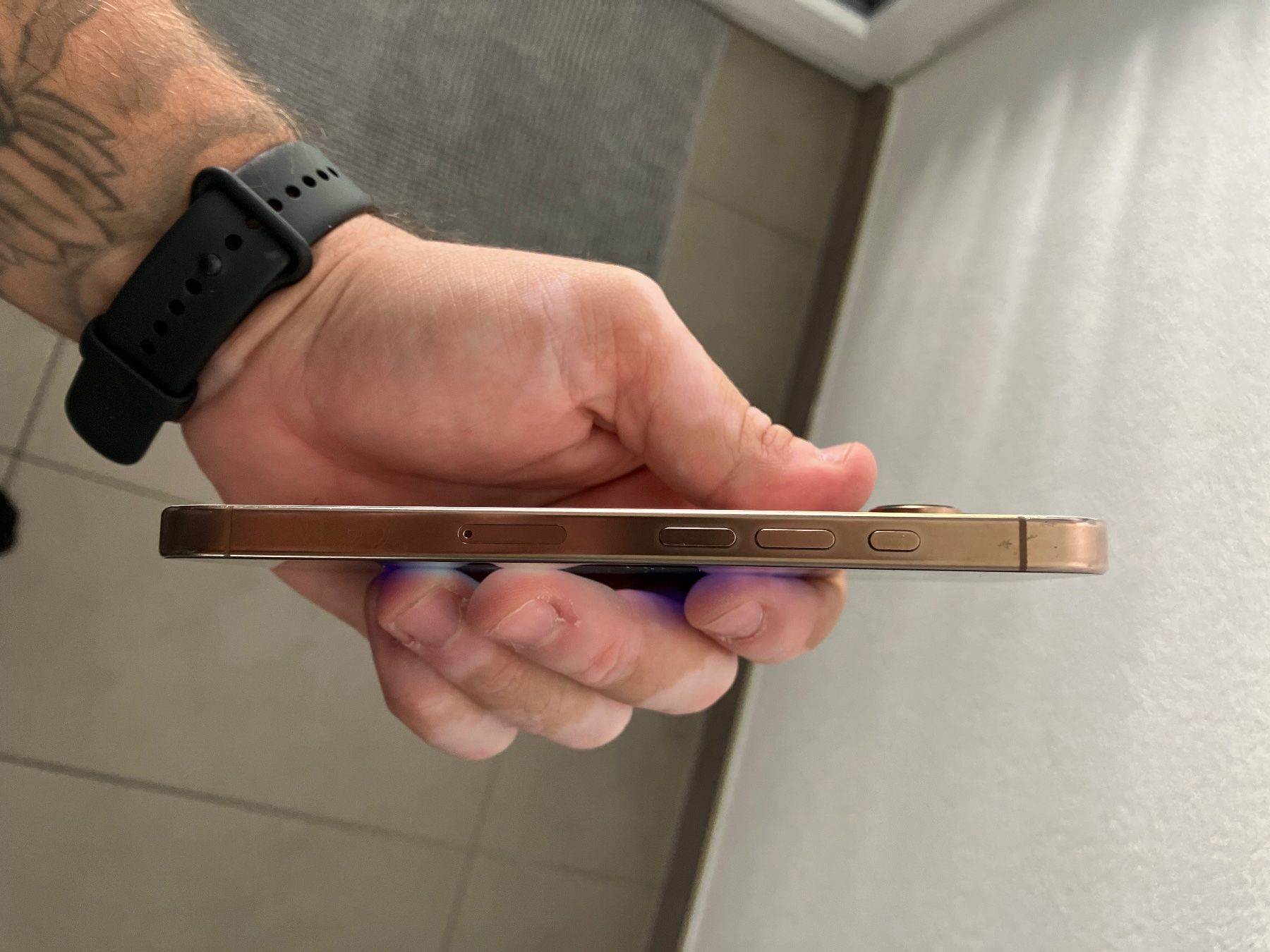 Apple Telefoni cellulari / Smartphones: iPhone 16 Pro Gold 128gb – Usato da Muraz (Collombey) venduto da Tiagoveiga20 2