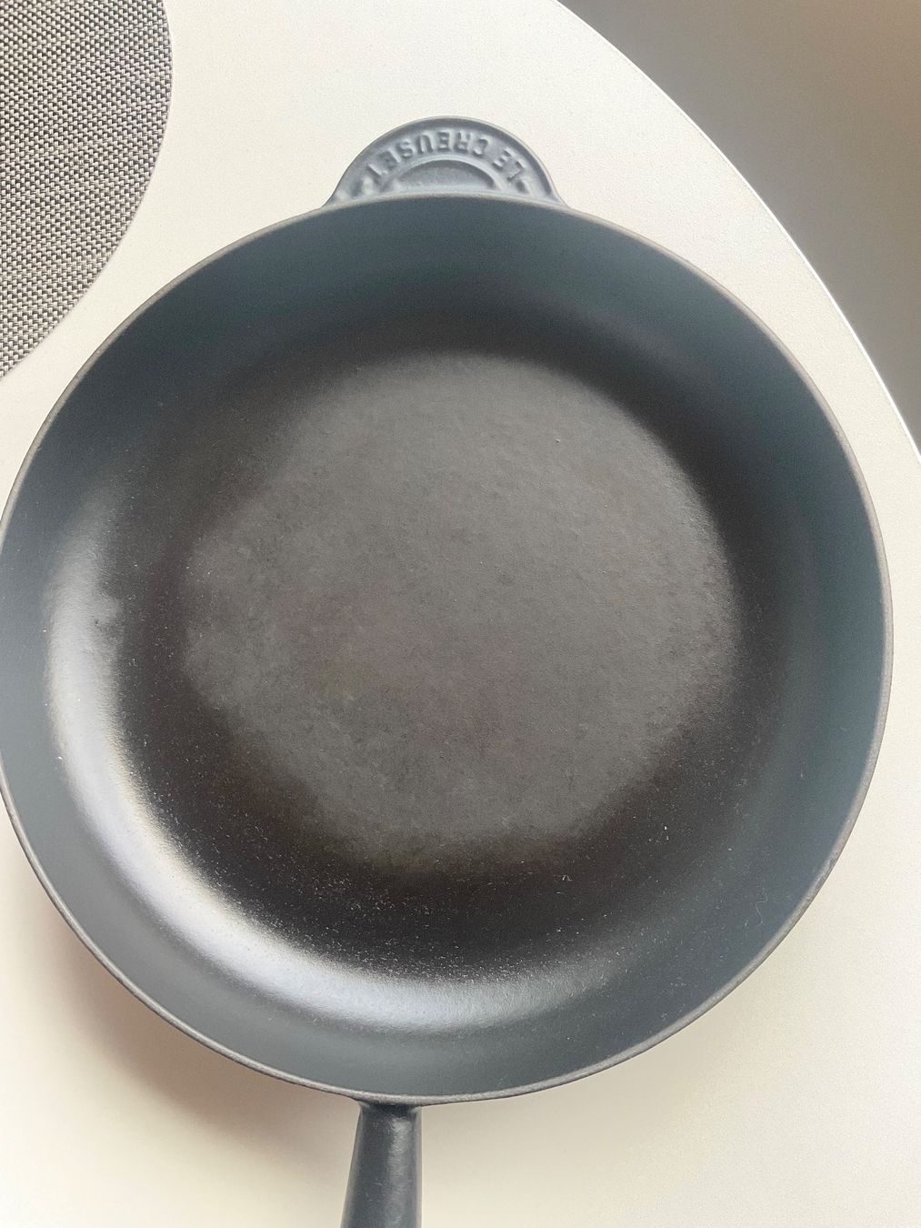Le Creuset Poêles: LE CREUSET GRILLPFANNE 28 CM – D'occasion à Scuol par Lotus2020 2