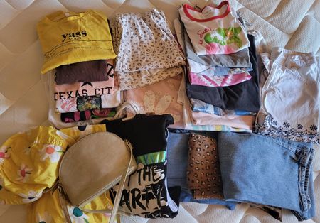 Grand lot de vêtements pour fille – taille 140 à vendre.