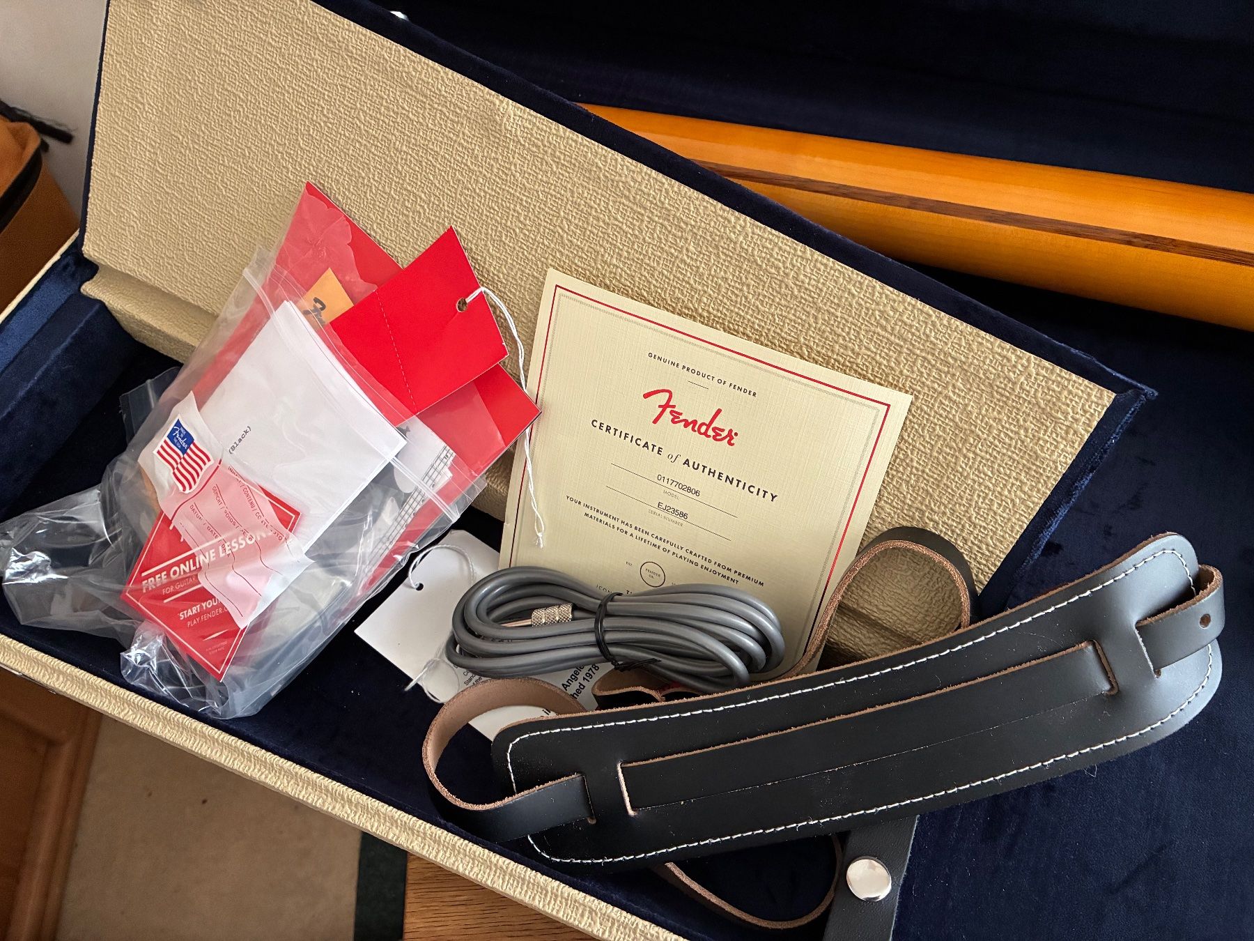 Gibson Strumenti musicali: Fender Eric Johnson Stratocaster black – Usato da Stein am Rhein venduto da metti-swiss 8