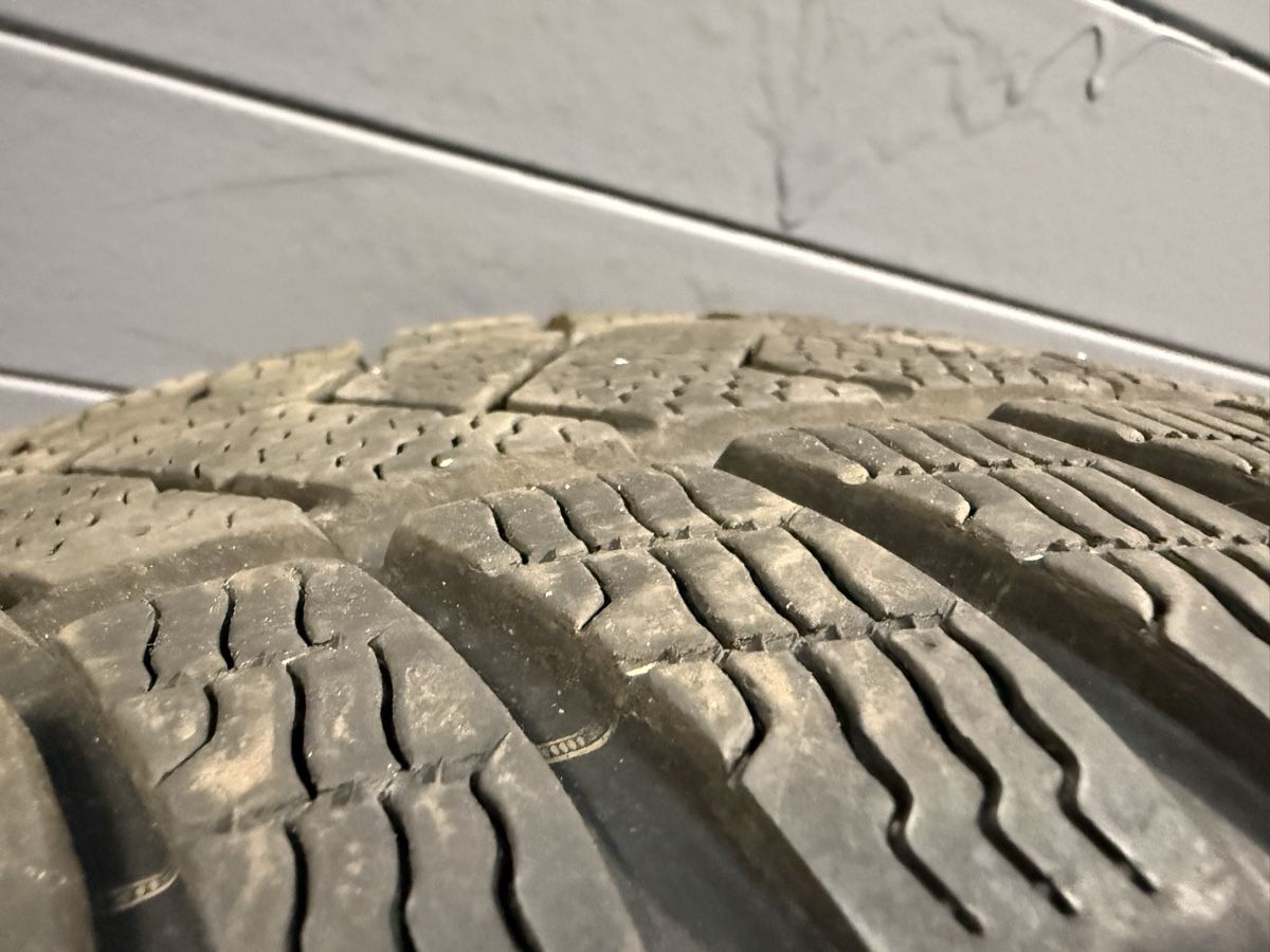 Pneumatici & Ruote complete: Winterkompletträder BMW X1 25e – Usato da Freienbach venduto da Sergio_1903 2