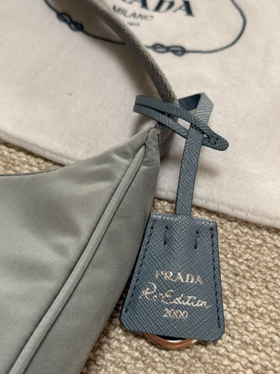 Prada Borse da donna: Sac Prada réédition 2000 bleu gris set COMPLET – Nuovo (secondo la descrizione) da Monnaz venduto da MDVintage 3