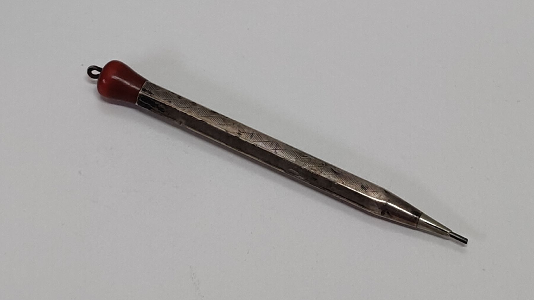 Matite, matite colorate & gessi: Antiker Drehbleistift, versilbert (S4) – Usato da Neuenhof venduto da SchnaeppliAllerlei