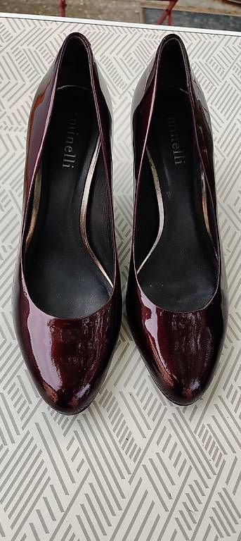 Scarpe da donna: Escarpins Minelli taille 38 vernies reflets bordeaux  – Usato da Versoix venduto da C0sm0p0l1t4n 3